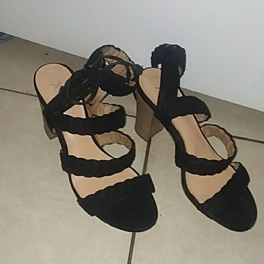 NEED GONE MOVING SALE PRICE DROP!!!! High Heels